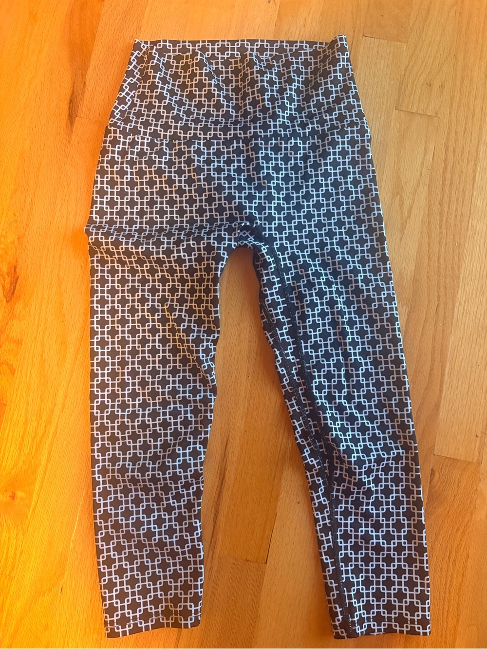 K-DEER Black Leggings with White Geometric Print